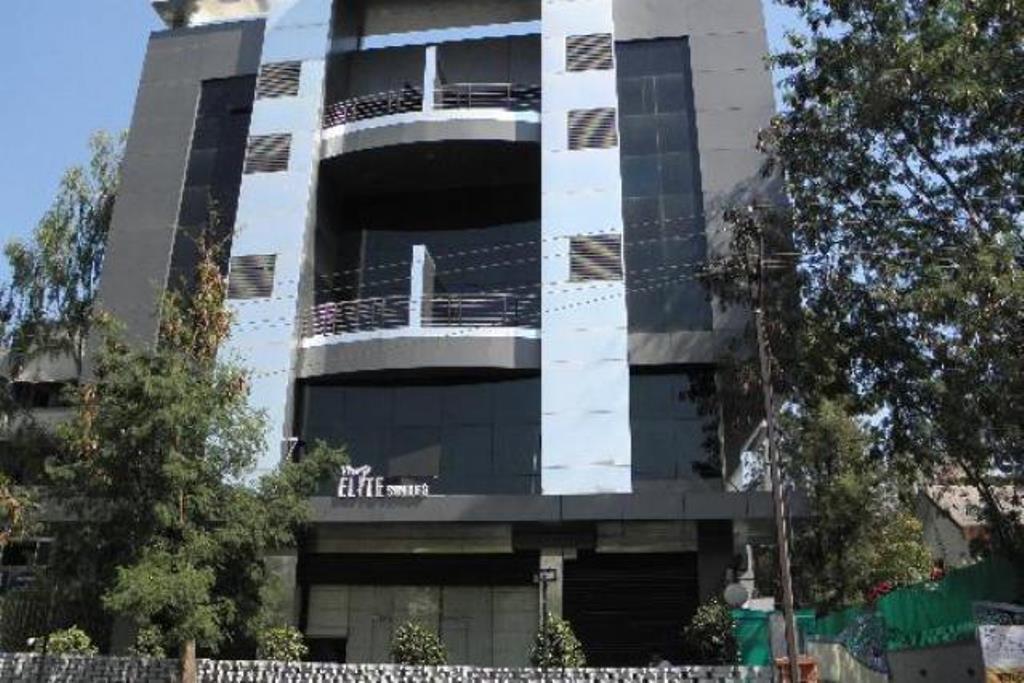 Hotel The Elite Suites Pune Room photo